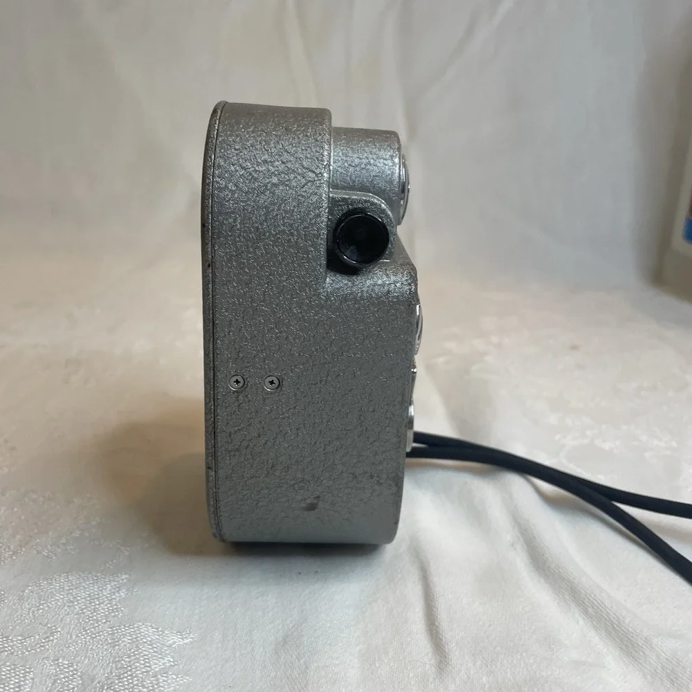 Vintage Revere Model 87 8mm Movie Camera UNTESTED‎